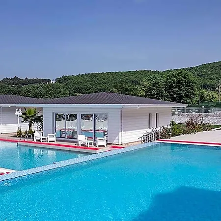 The Oasis Hotel 4*