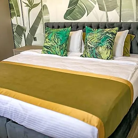 Hotel The Oasis 4*