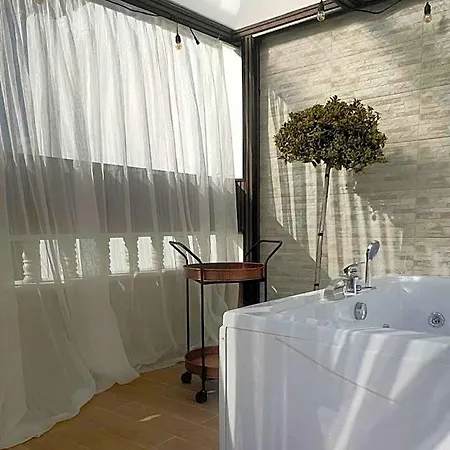 Hotel The Oasis 4*