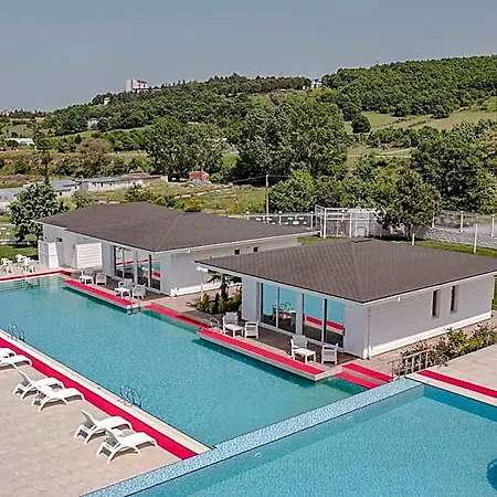 The Oasis 4*