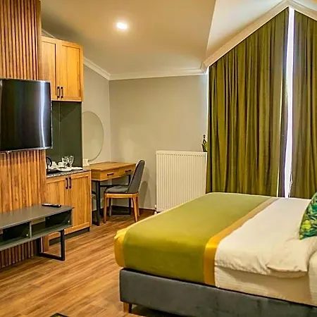 The Oasis 4*